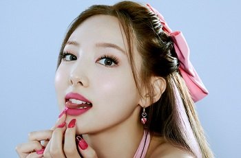 Nayeon cặp với đại gia giàu có TWICE